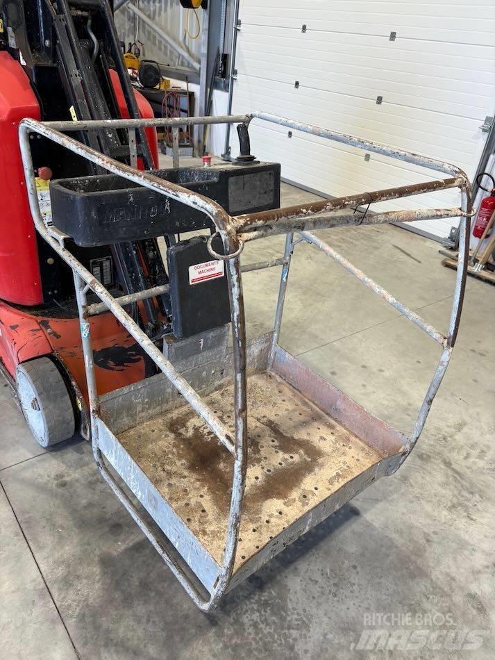 Manitou 100 VJR 인원/화물 앨리베이터