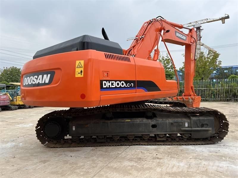 Doosan 300 대형 굴삭기 29톤 이상