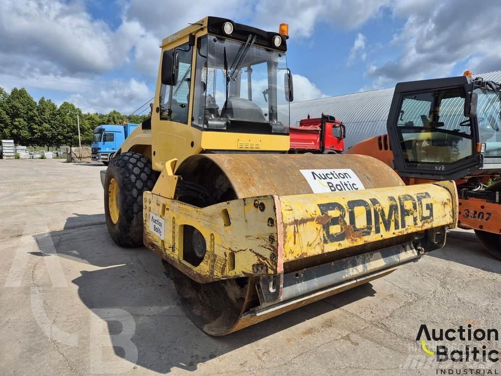 Bomag BW 211 D-4 싱글 드럼 롤러