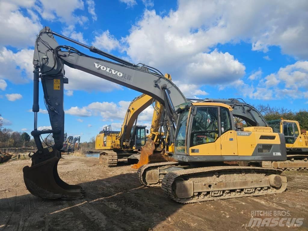 Volvo EC 220 DL 대형 굴삭기 29톤 이상