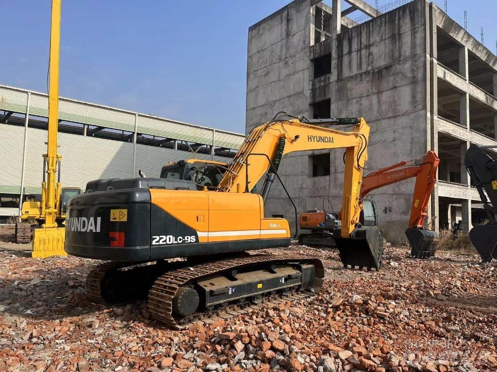 Hyundai R220 대형 굴삭기 29톤 이상