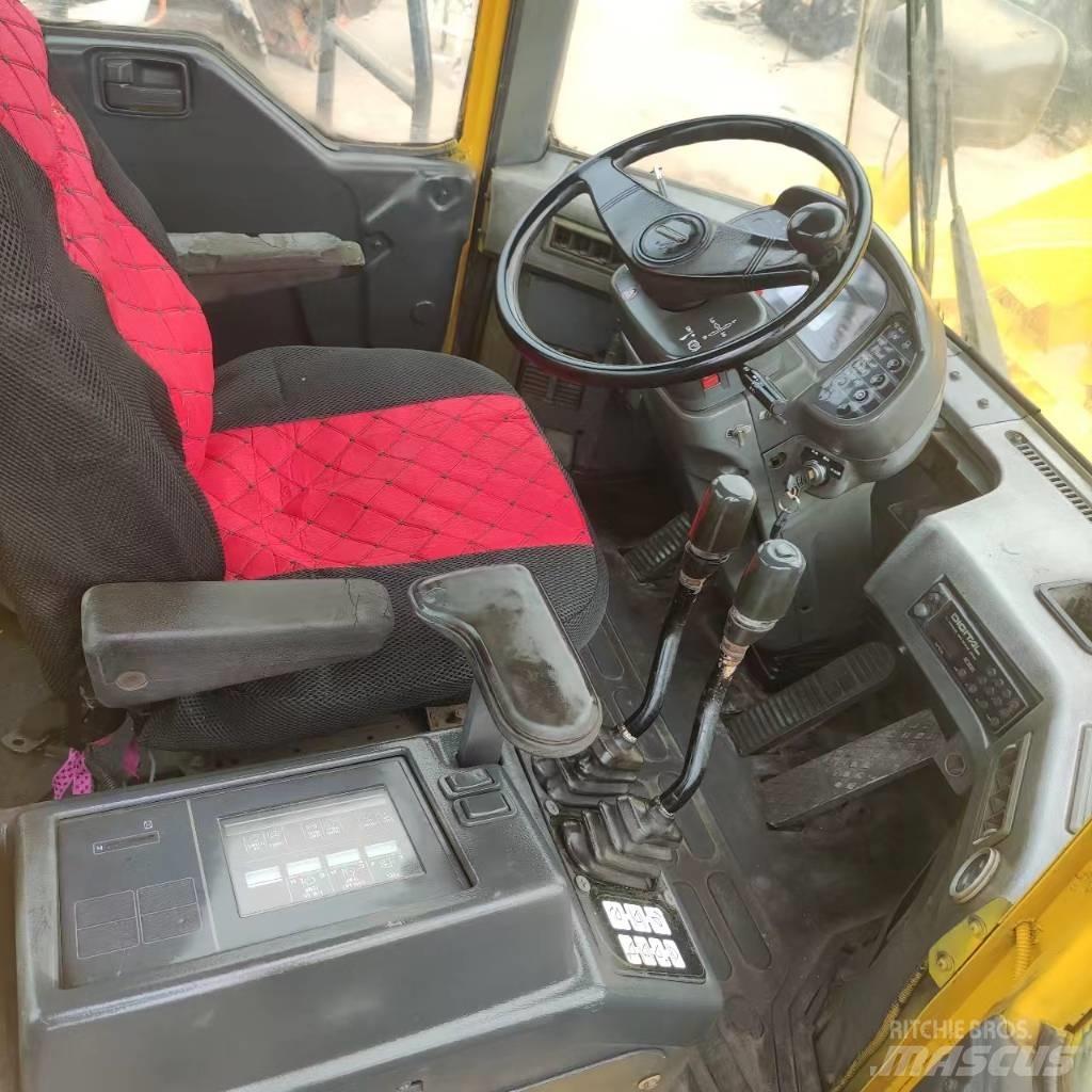 Komatsu WA 600  휠로우더