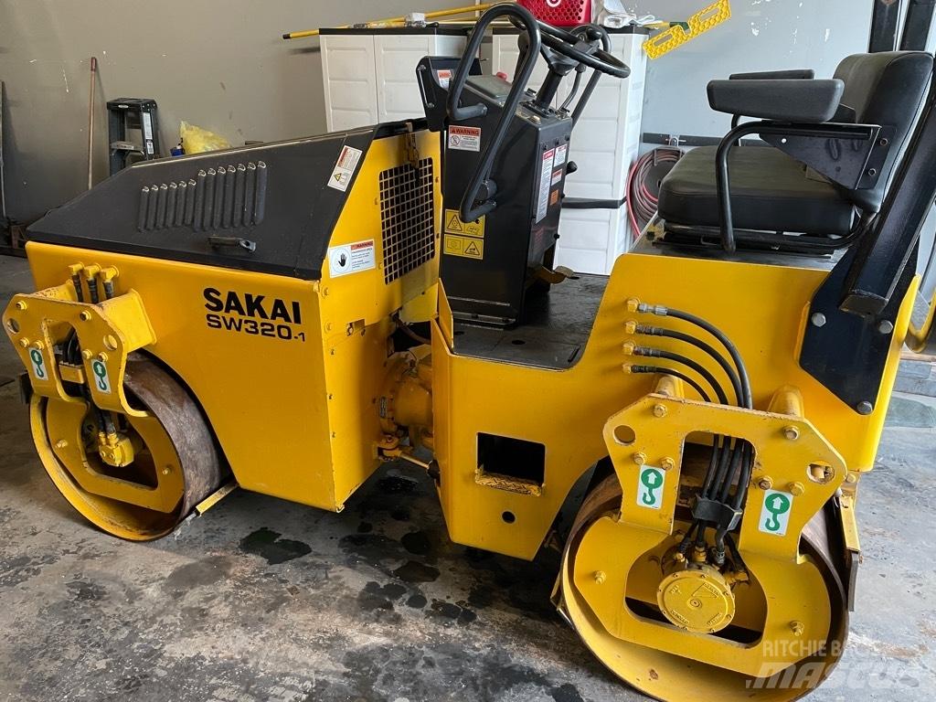 Sakai SW 320-1 트윈 드럼 롤러