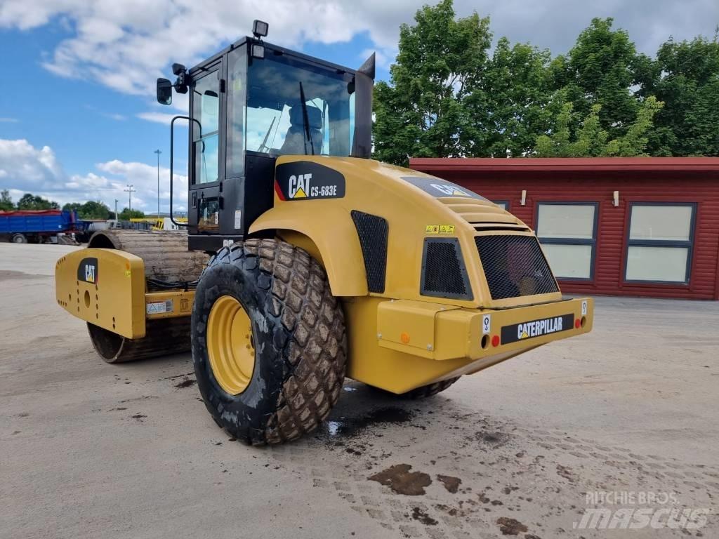 CAT CS 683 E 싱글 드럼 롤러