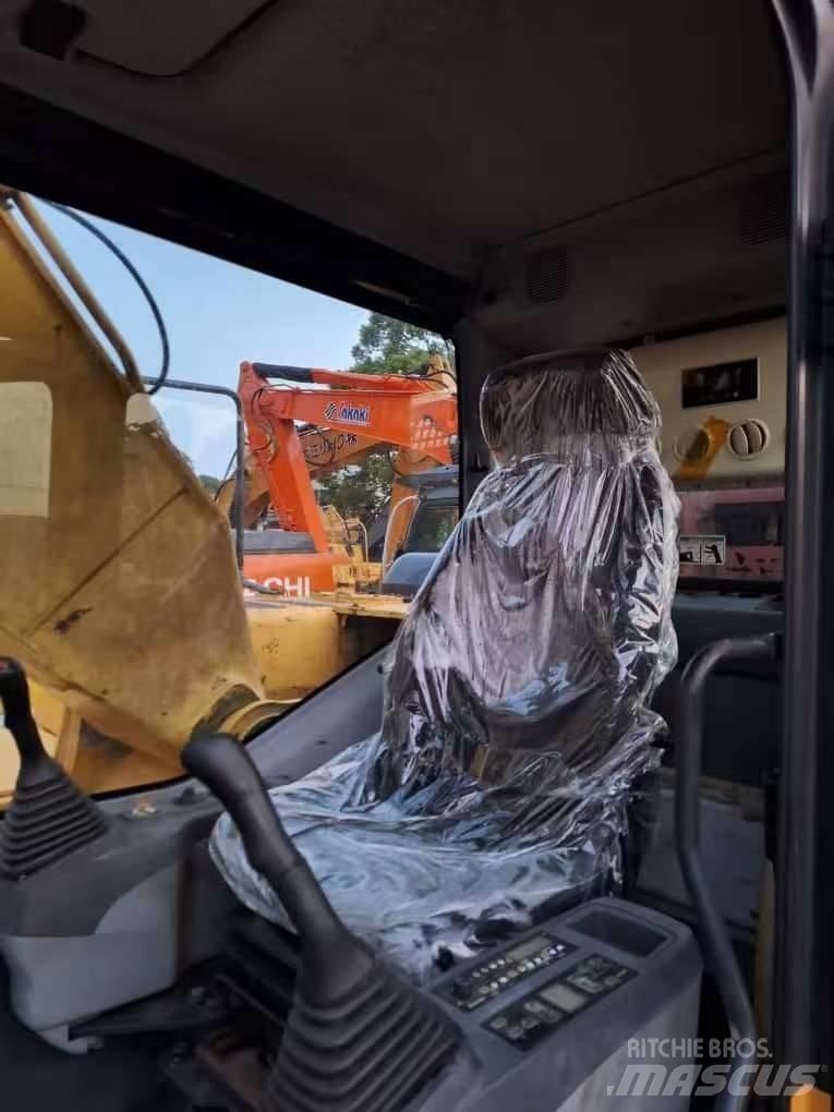 Komatsu PC 200-7 대형 굴삭기 29톤 이상