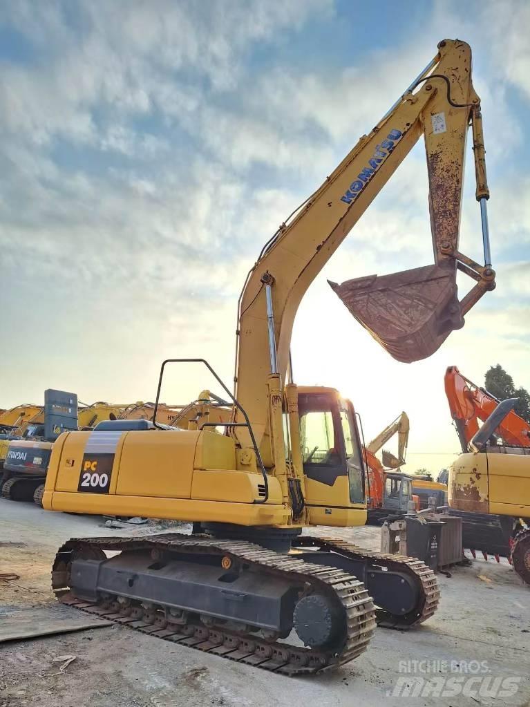 Komatsu PC 200-7 대형 굴삭기 29톤 이상
