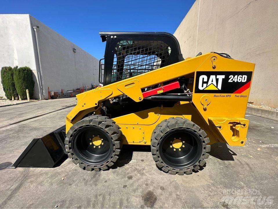 CAT 246 D  스키드로더