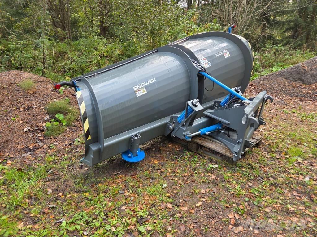 Snowek AA 320 제설 블레이드 및 제설기