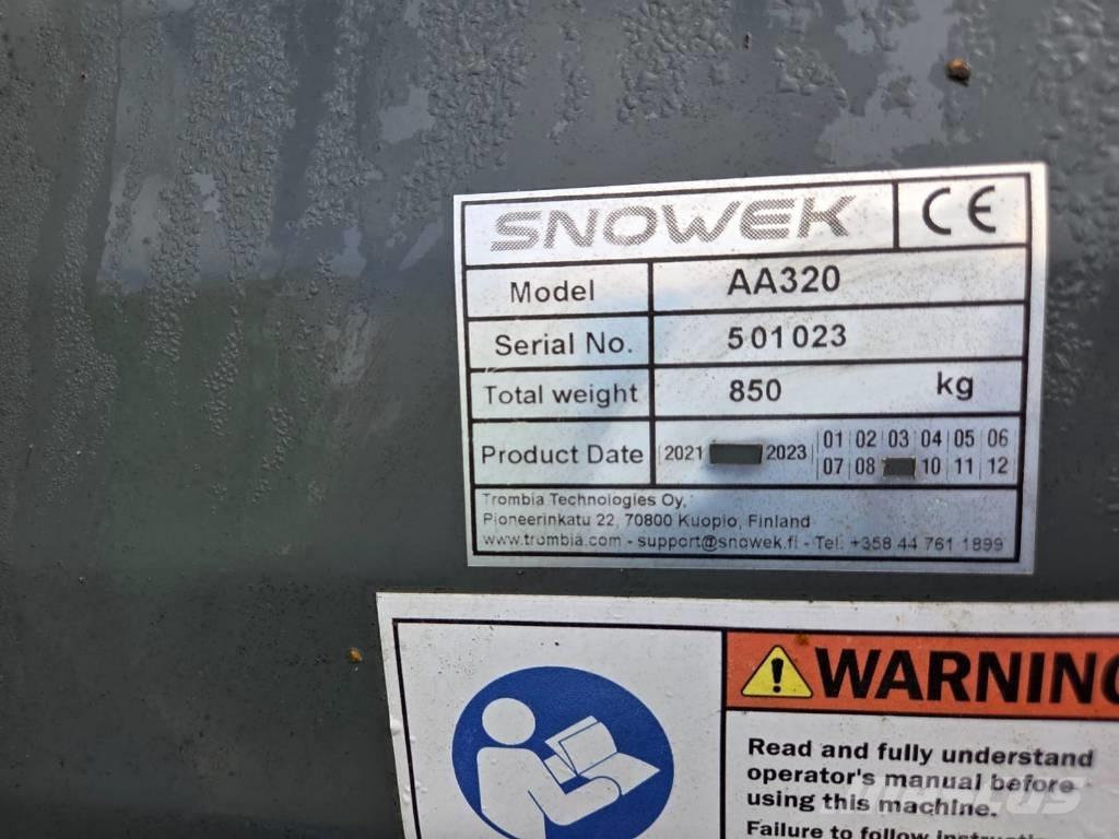 Snowek AA 320 제설 블레이드 및 제설기