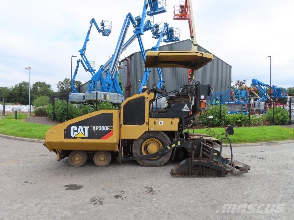 CAT AP 300 아스팔트 포장장비