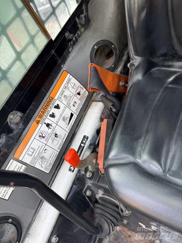 Bobcat S 300  스키드로더