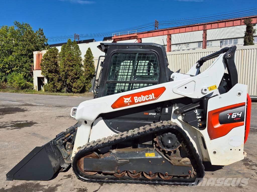 Bobcat T 64  스키드로더