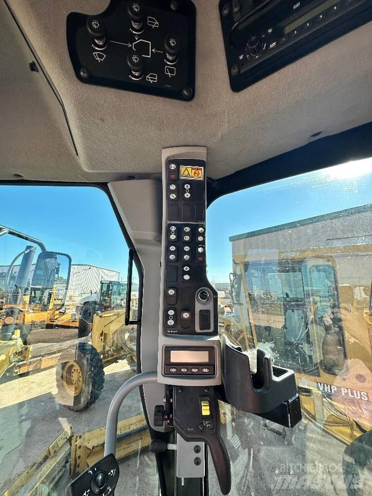 CAT 12 M 2 그레이더