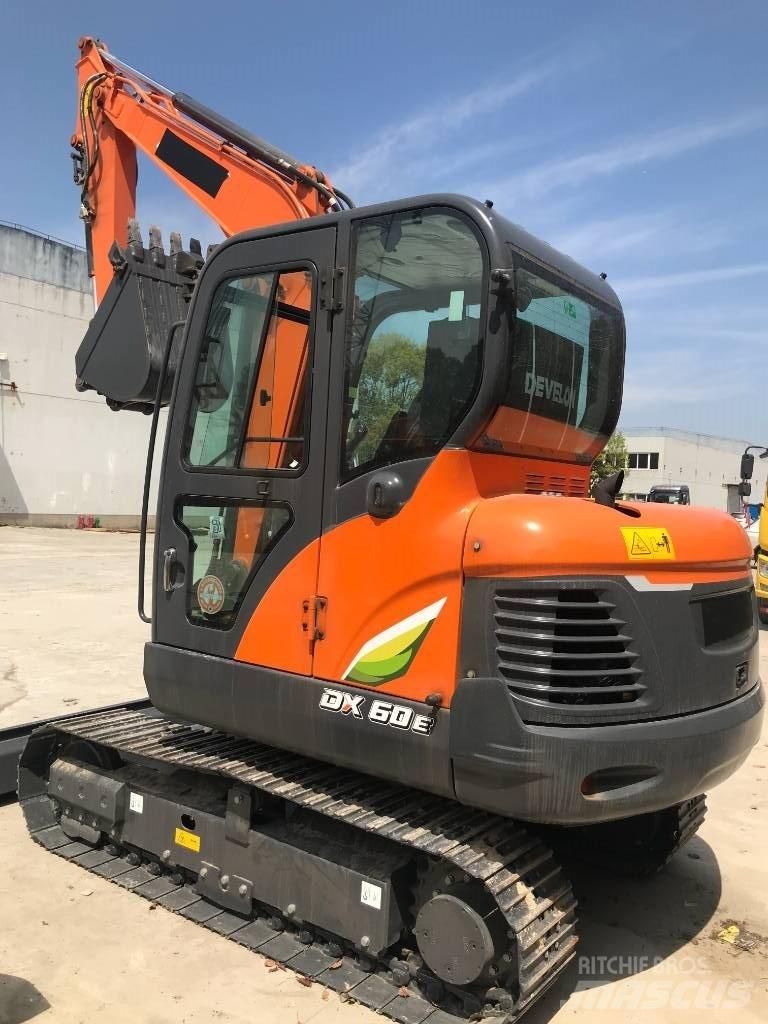 Doosan DX 60 소형 굴삭기 7톤 미만