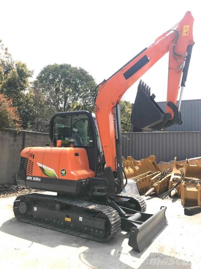 Doosan DX 60 소형 굴삭기 7톤 미만