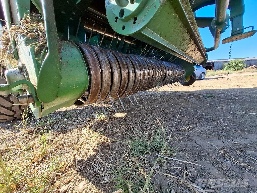 John Deere V461M 원형 곤포기