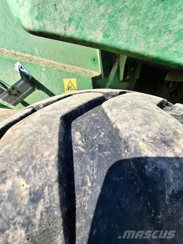 John Deere V461M 원형 곤포기