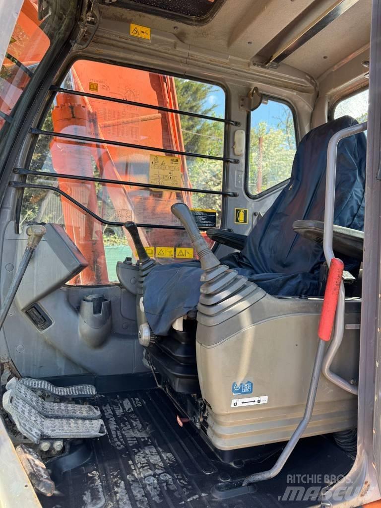 Hitachi ZX 130 대형 굴삭기 29톤 이상