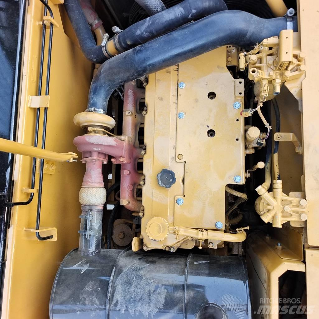 CAT 320D 대형 굴삭기 29톤 이상