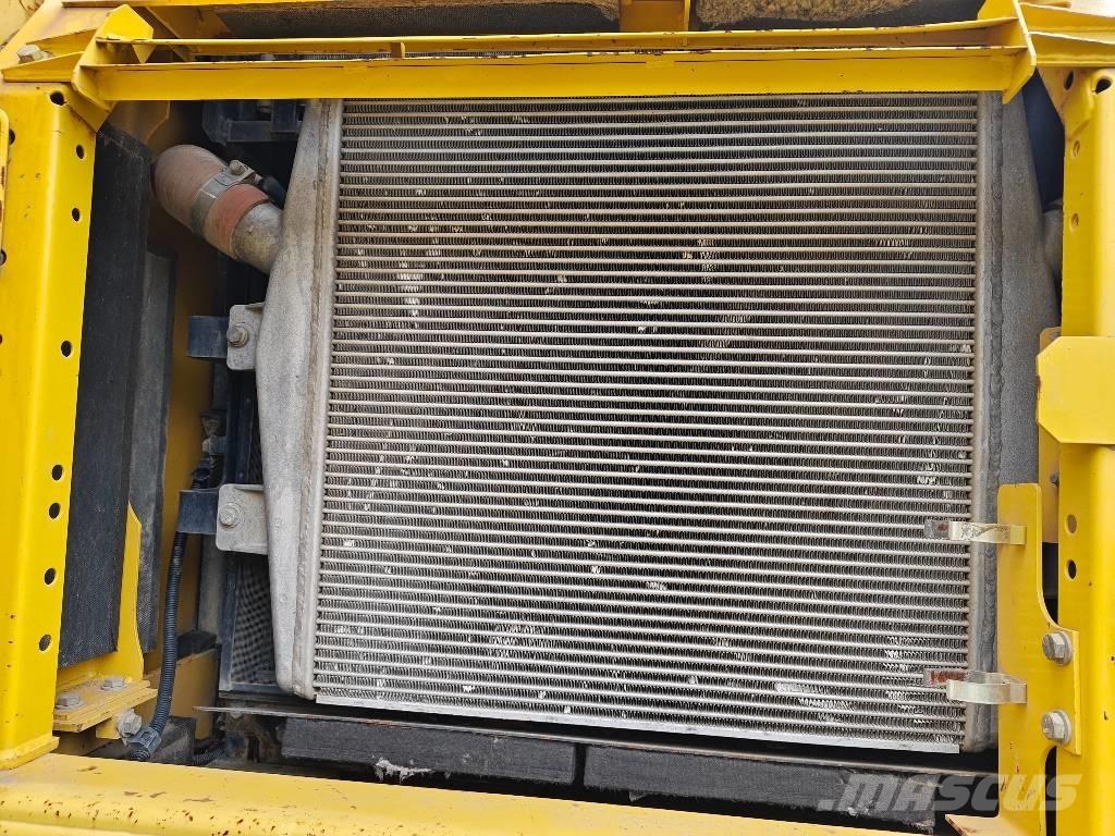 Komatsu PC 450-8 대형 굴삭기 29톤 이상