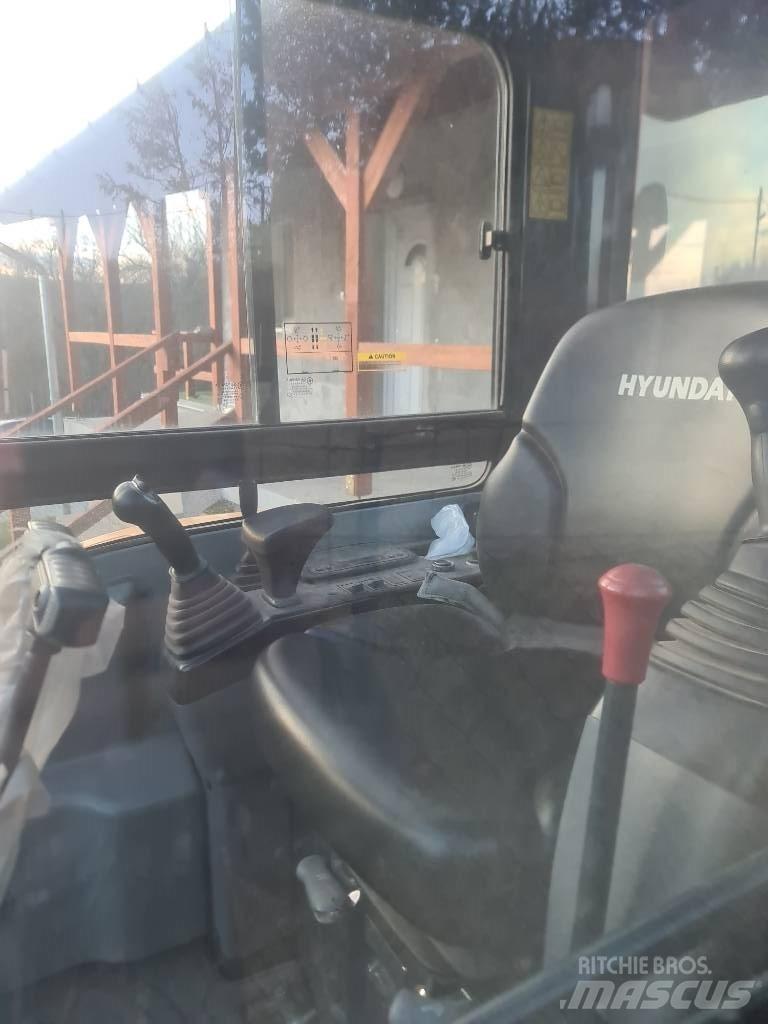 Hyundai R25Z-9 AK 소형 굴삭기 7톤 미만