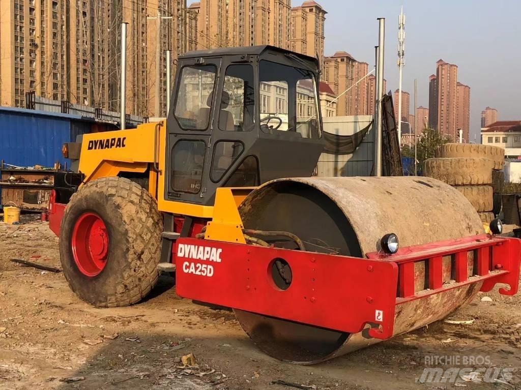Dynapac CA 25 D 싱글 드럼 롤러