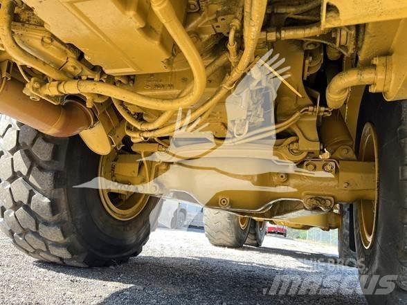 CAT 725 급수차
