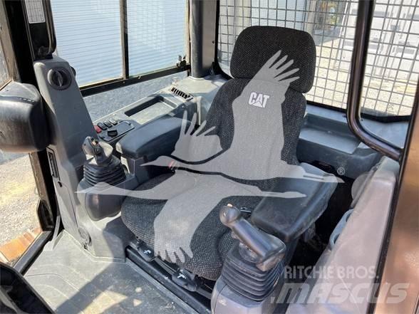 CAT D5K2 LGP 크롤러 도저