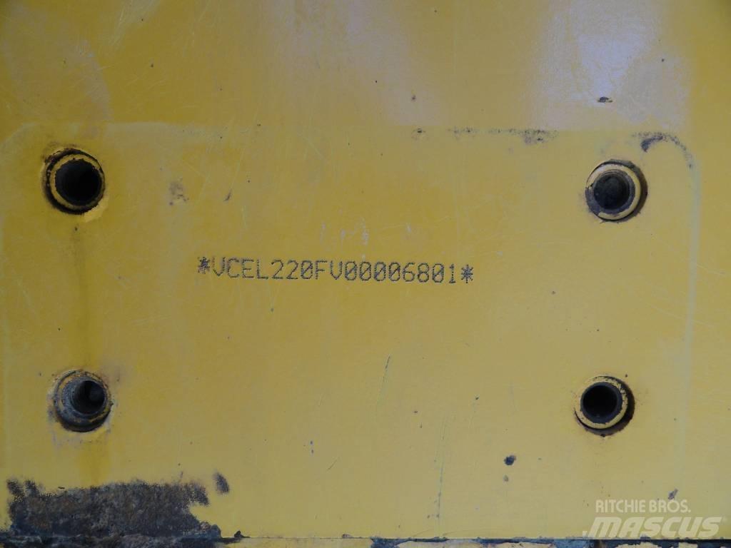 Volvo L 220 F  휠로우더