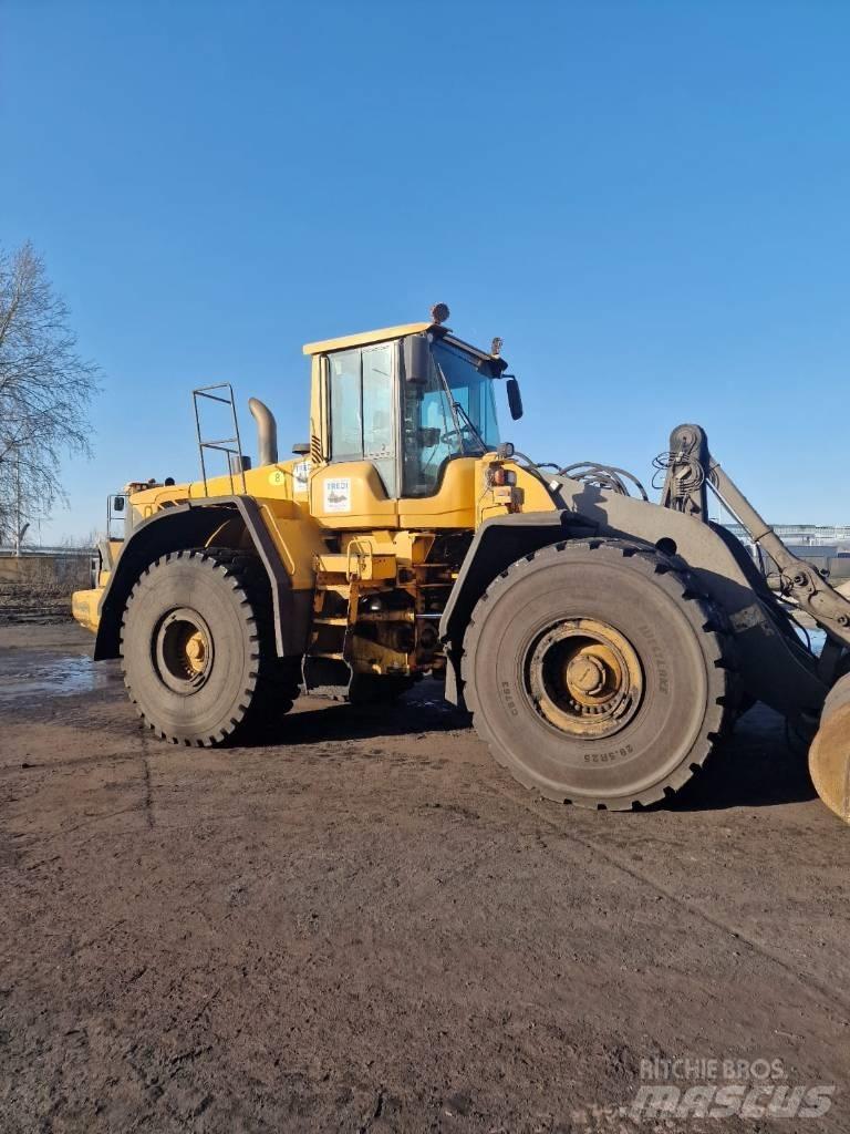 Volvo L 220 F  휠로우더