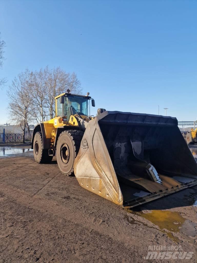 Volvo L 220 F  휠로우더