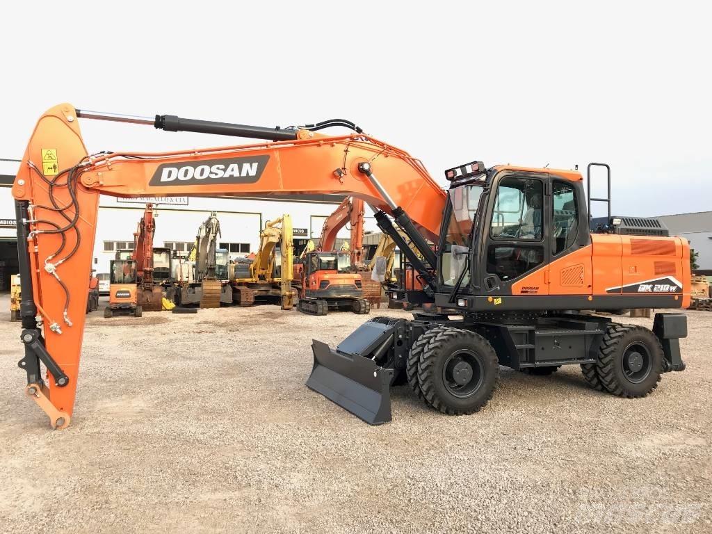 Develon DX 210 W-7  휠 굴삭기