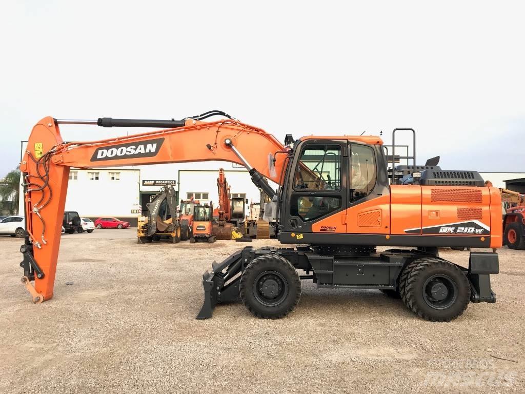 Develon DX 210 W-7  휠 굴삭기