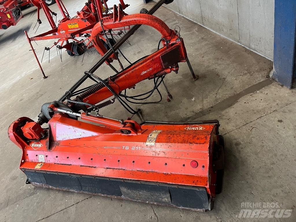 Kuhn TB 211 목장 제초기 및 토퍼