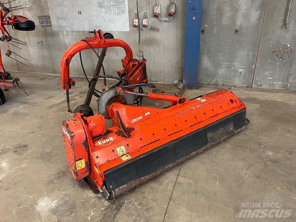 Kuhn TB 211 목장 제초기 및 토퍼
