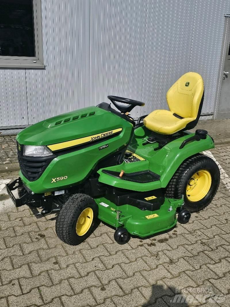 John Deere X590 제초기