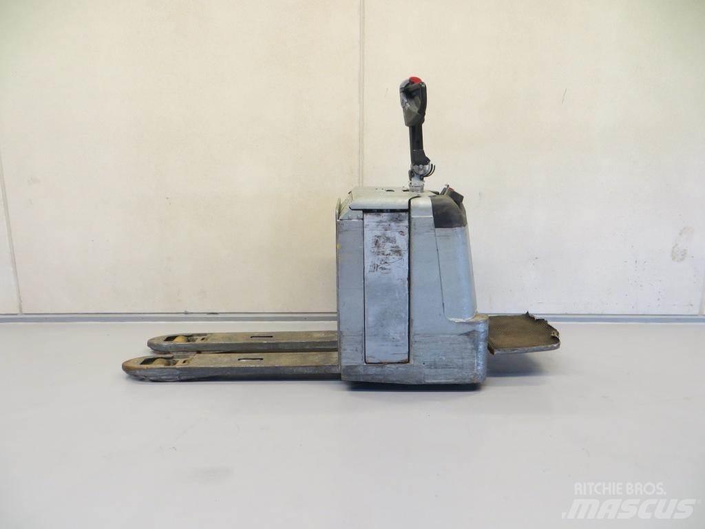 BT LPE240/8 로우 리프터(승강대 포함)