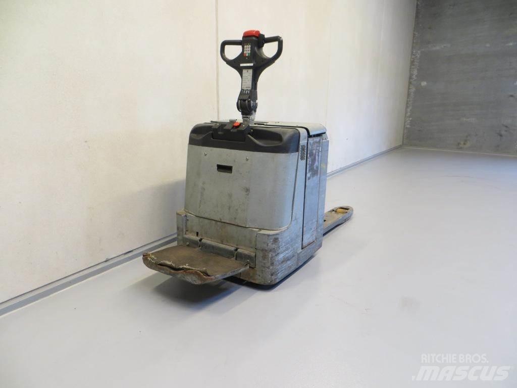 BT LPE240/8 로우 리프터(승강대 포함)
