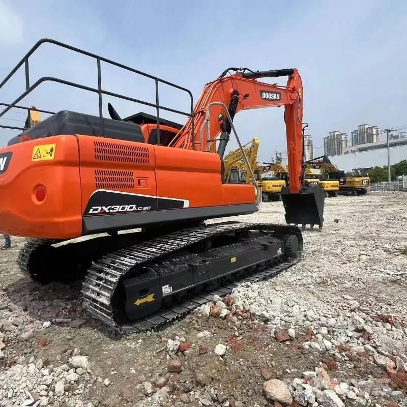 Doosan DX 300 대형 굴삭기 29톤 이상