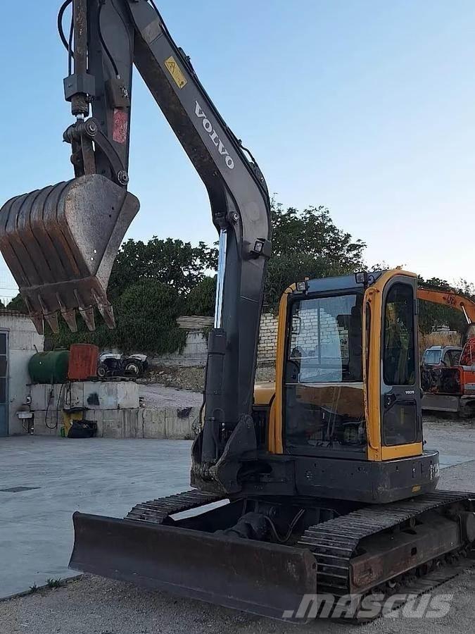 Volvo ECR88PLUS 중형굴삭기 7톤-28톤