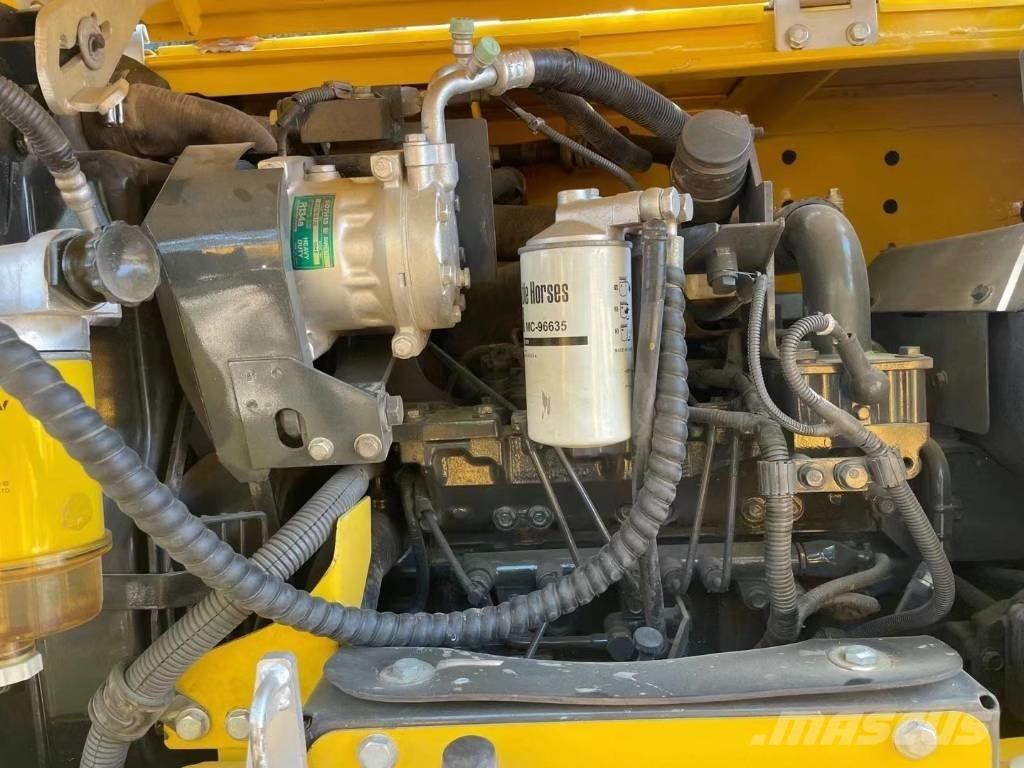 Komatsu PC70-8 중형굴삭기 7톤-28톤
