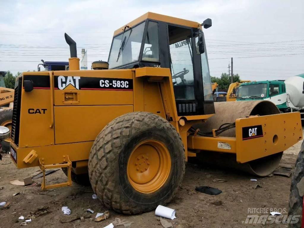 CAT CS-583C 싱글 드럼 롤러