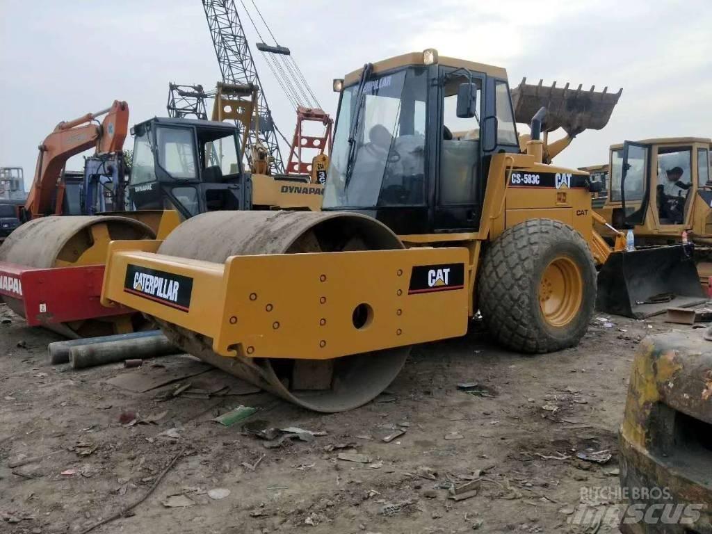 CAT CS-583C 싱글 드럼 롤러