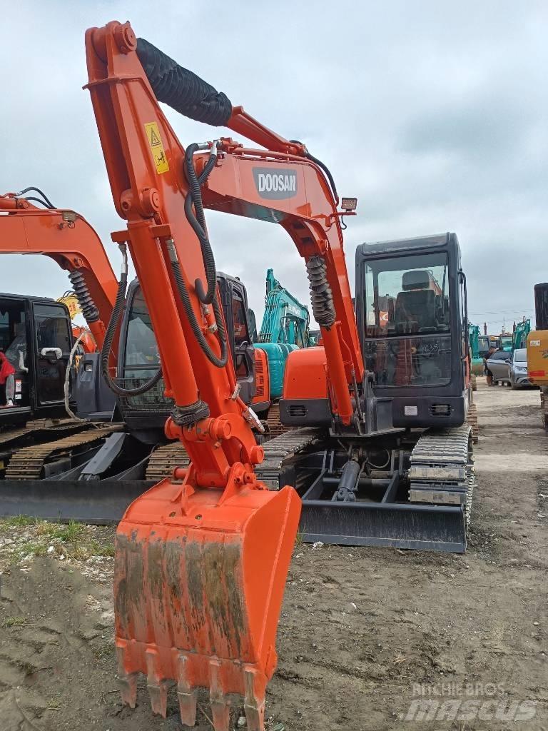 Doosan DH 60 소형 굴삭기 7톤 미만