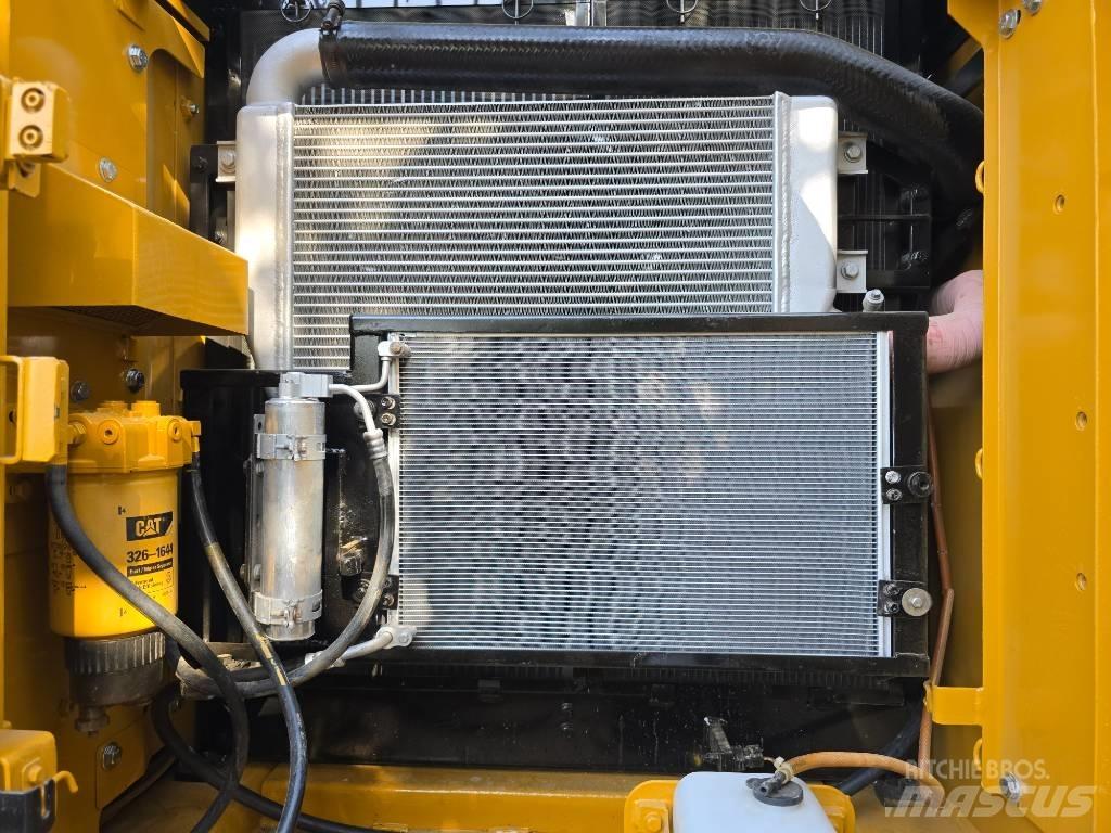 CAT 320D2 대형 굴삭기 29톤 이상
