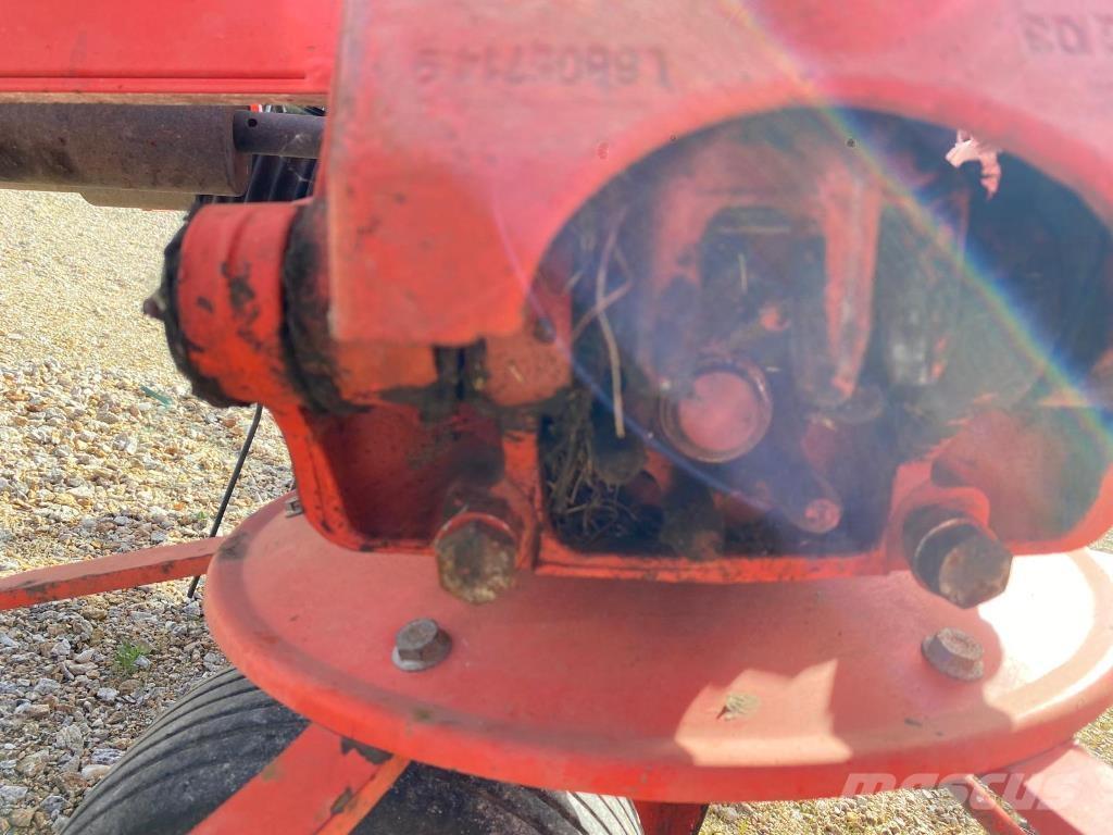 Kuhn GF8702 갈퀴 및 테더