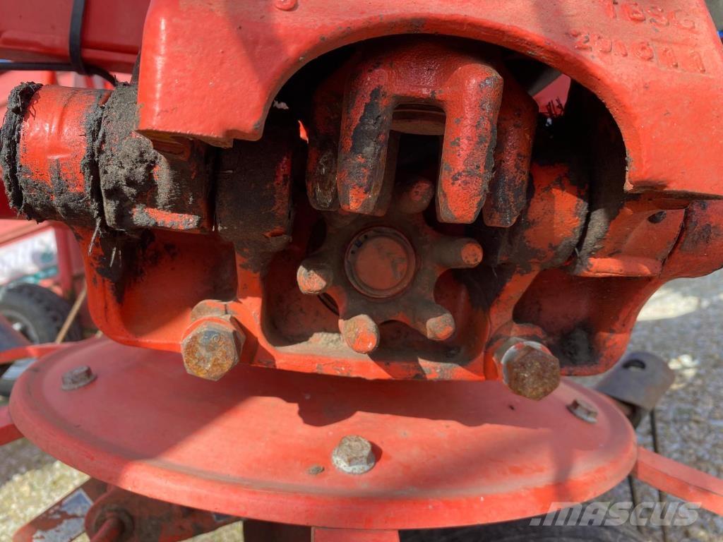Kuhn GF8702 갈퀴 및 테더