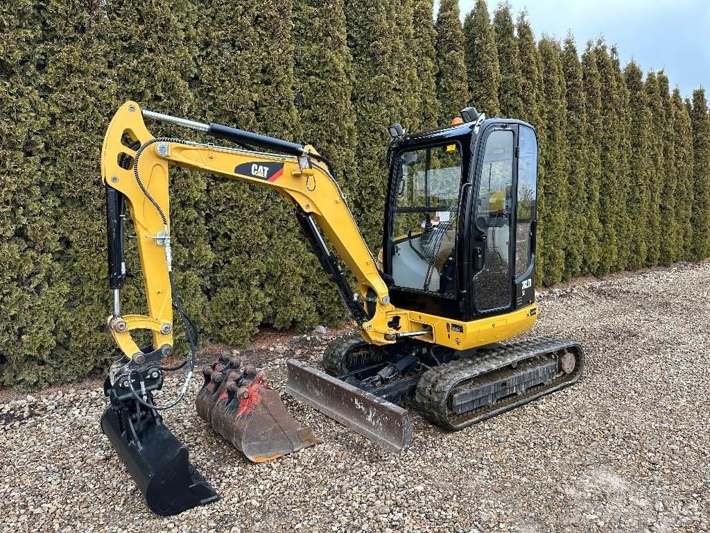 CAT 302.7 D CR 소형 굴삭기 7톤 미만