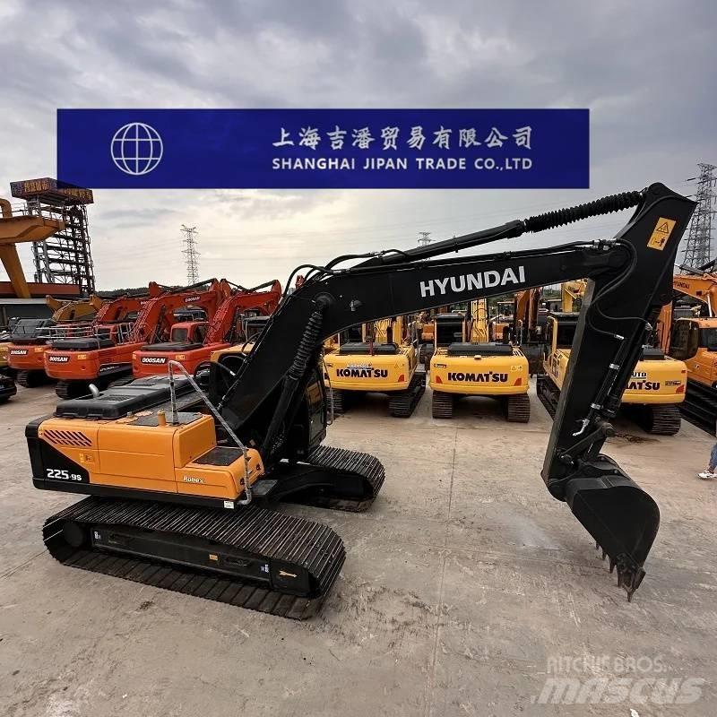 Hyundai R225 대형 굴삭기 29톤 이상