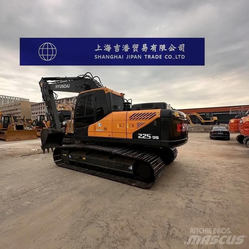 Hyundai R225 대형 굴삭기 29톤 이상